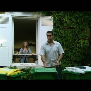 Voir la vidéo de A vos poubelles !