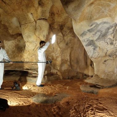 Voir la vidéo de La Grotte Chauvet révèle encore ses secrets