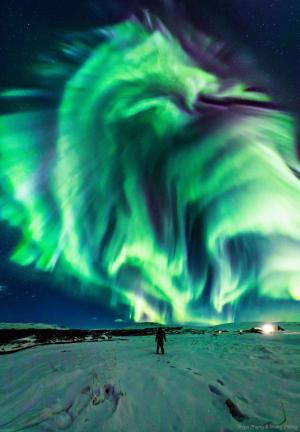 Un dragon dans le ciel islandais