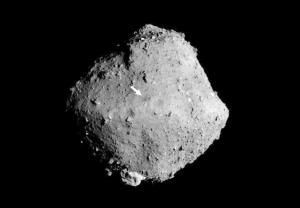 Un nouveau cratère sur Ryugu