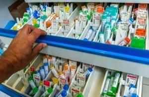 Remboursement de l’homéopathie : pro et anti suspendus à l’avis de la HAS 