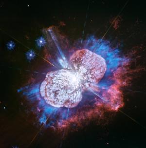 Hubble : feu d’artifice en ultraviolet