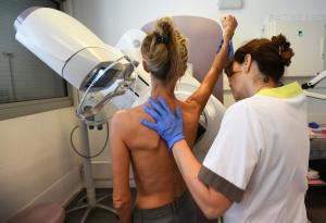 Risque accru mais faible de cancer du sein après traitement de la ménopause 