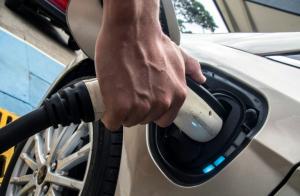 Recharger une voiture électrique en dix minutes, c’est possible !