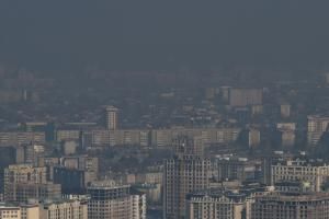 Au pied des sommets d&#039;Asie centrale, les villes étouffent dans le smog