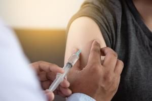 Vaccins contre la Covid : la France recherche 25 000 volontaires