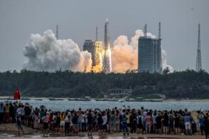 Le Pentagone ne prévoit pas de détruire la fusée chinoise hors de contrôle