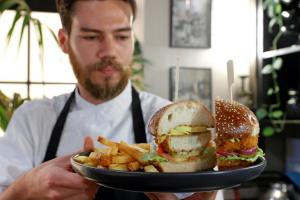 En Israël, un restaurant propose du poulet in vitro