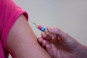 Le Covid-19 cause plus de myocardites chez les jeunes que le vaccin