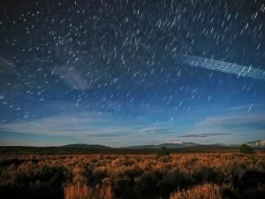 Réguler l’expansion des constellations de satellites pour protéger le ciel 