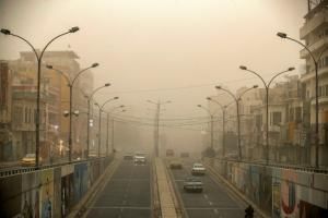  Une tempête de poussière entraine hospitalisations et fermeture des aéroports en Irak