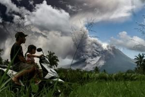 Indonésie : des villages recouverts de cendres après une éruption du volcan Merapi