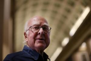  Peter Higgs, prix Nobel de physique et &quot;père&quot; du boson, est mort à 94 ans 