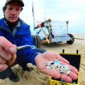  À la chasse aux microplastiques sur le littoral aquitain