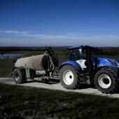 Nouvel or noir : quand le tracteur carbure grâce aux bouses de vache 