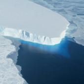 Face à la fonte accélérée de la calotte glaciaire de l’Antarctique, des scientifiques s’alarment 